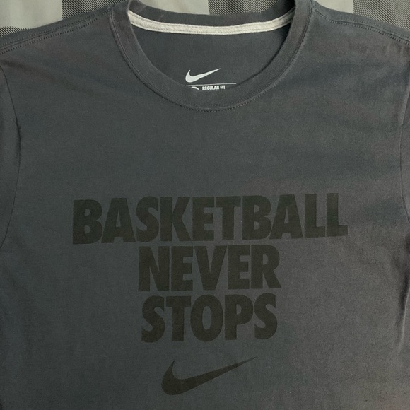 Nike T Shirt - Picture 3 of 4